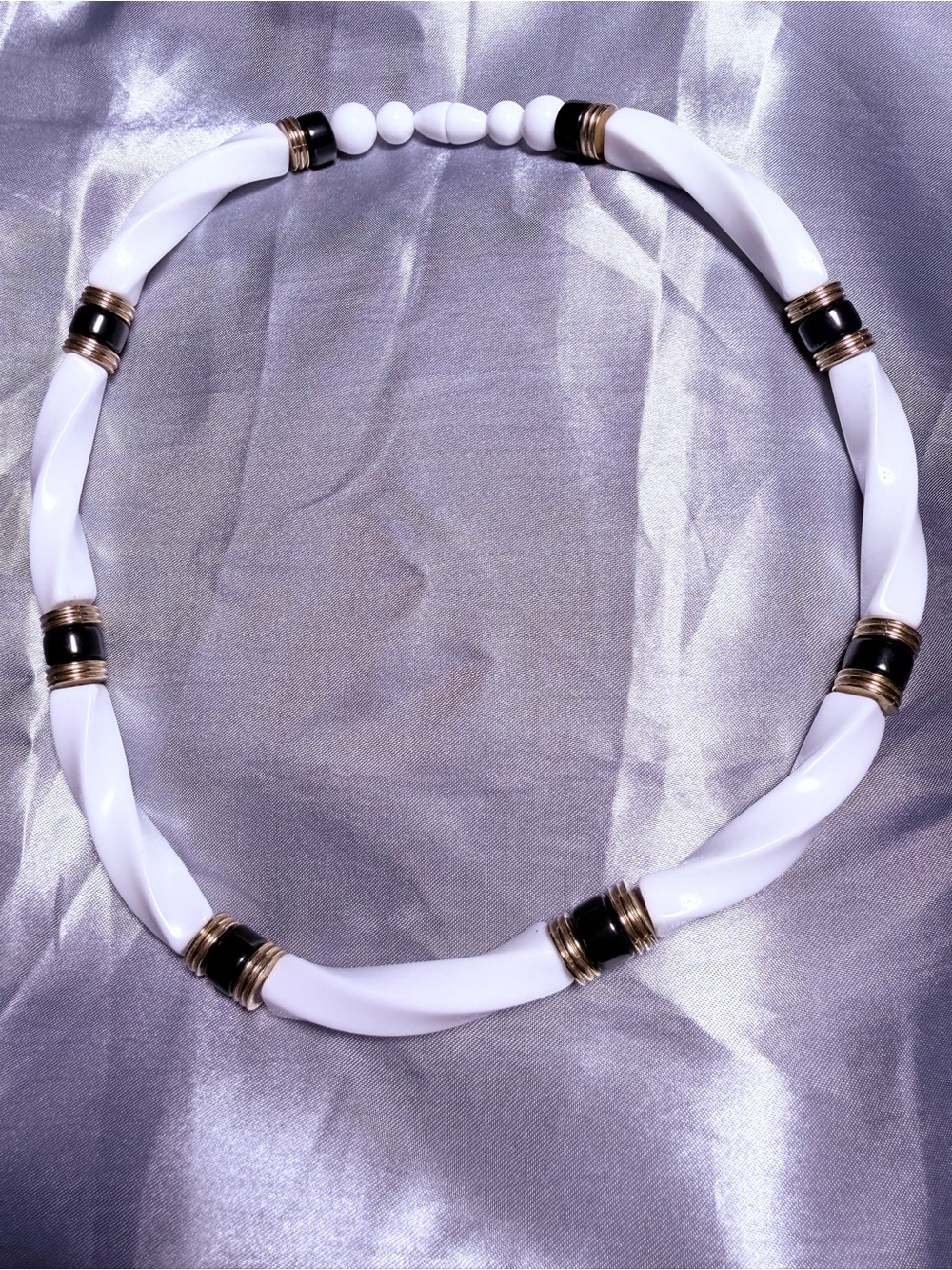 Avon Black and White Necklace Choker Gold Tone Vintage 1988 Classic Twist